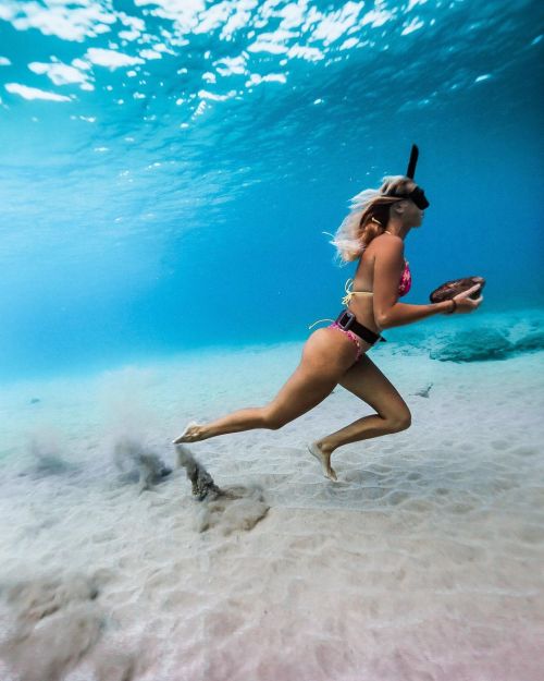 Underwater rock running, so sexy!