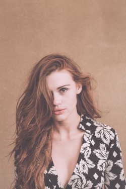 women-and-men-crushes:  Holland Roden is such a babe😋