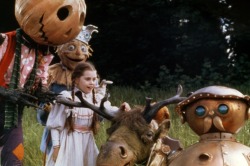 grumpythenick:  Return to Oz = twisted