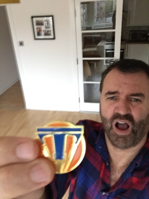 importantsuitdonut:  Bruce Fraser exposed on the internet