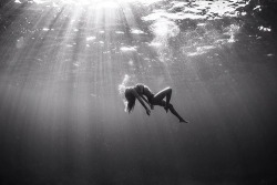 my-love-is-fucked-up:  Drown Drown Drown - https://weheartit.com/entry/137289494 