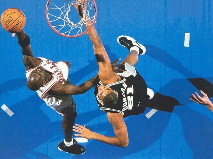 retro-modern-nba:  Above it all