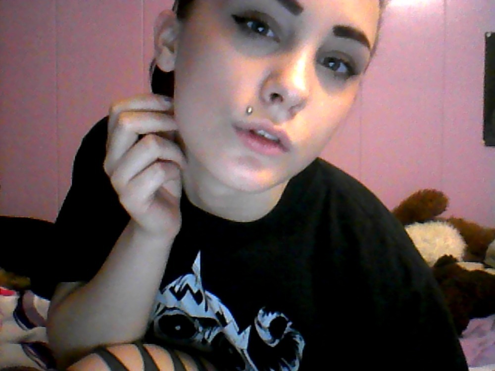 keepita-secrett:  I think I look cute, and there’s nothing wrong with a person