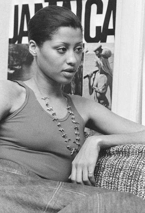 twixnmix:Phyllis Hyman photographed by Suzanne Vlamis in her New York City apartment on March 3, 1