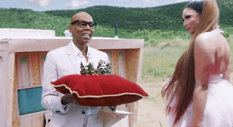 Taylor Swift dropped a STAR-STUDDED video for her new song “You Need To Calm Down”.