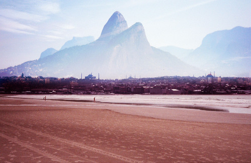 ryanpanos:  Impossible Landscapes by Miniatura via Ciro Miguel