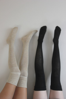 whataboutbecca:  Why can’t I look this hot in knee highs