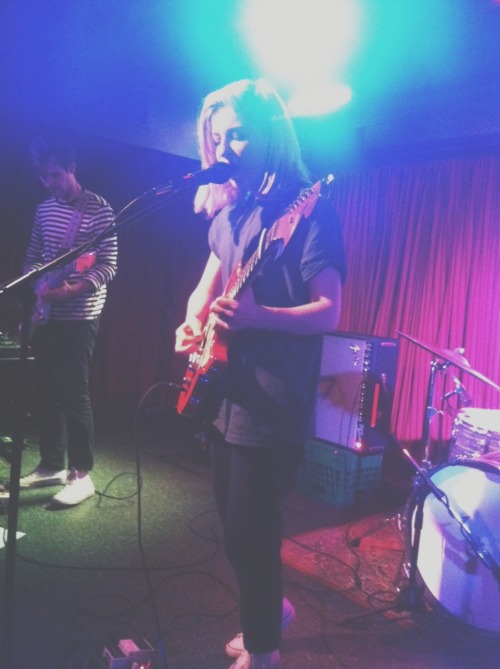 davidbowiescheekbones:  Alvvays tonight ~