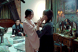 shesnake:Kim Min-hee and Kim Tae-ri on the set of The Handmaiden (2016) dir. Park Chan-wook