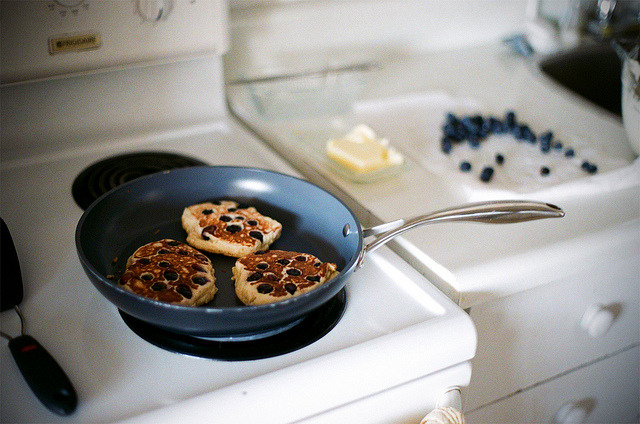 airudite:  Cooking Pancakes by flossyflotsam on Flickr.