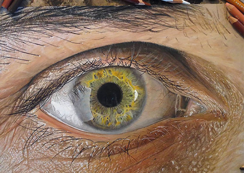 actegratuit:  Jose Vergara aka Redosking creates incredibly detailed eye drawings using colored pencils.