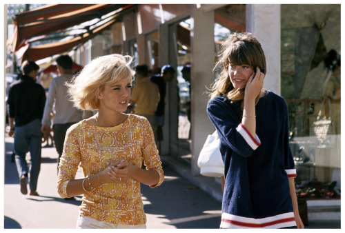 jesuisclaire:     Francoise Hardy and Sylvie Vartan 