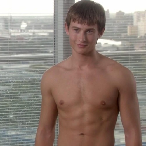 hotcelebs2000:  ELLIOTT TITTENSOR 