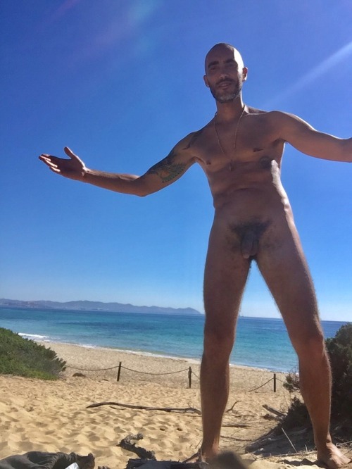 iautentik2:@always-naked-man @gratuitouspublicnudity @ofbeachesandmen