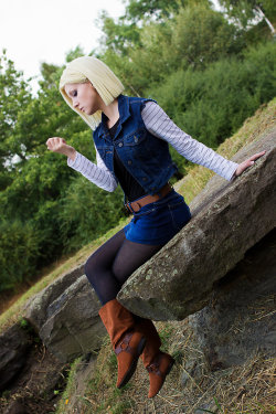 uinyan:  Android 18 (Dragon Ball)http://cosplay-paradise.tumblr.com