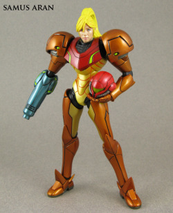 otlgaming:  MODDED SAMUS AND CUSTOM CHOZO FIGURES  Jin Saotome (the same guy who made my favorite Earthworm Jim figure)modded his Samus Aran figma and made this custom Chozo action figure to create a pair of amazing Metroid figures that I desperately