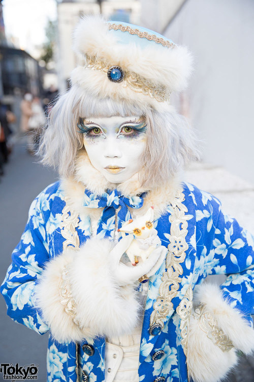 Japanese shironuri artist Minori on the street in Harajuku wearing a blue and white outfit with faux