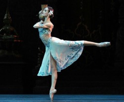 passioneperladanza:  Ulyana Lopatkina in La Bayadère 