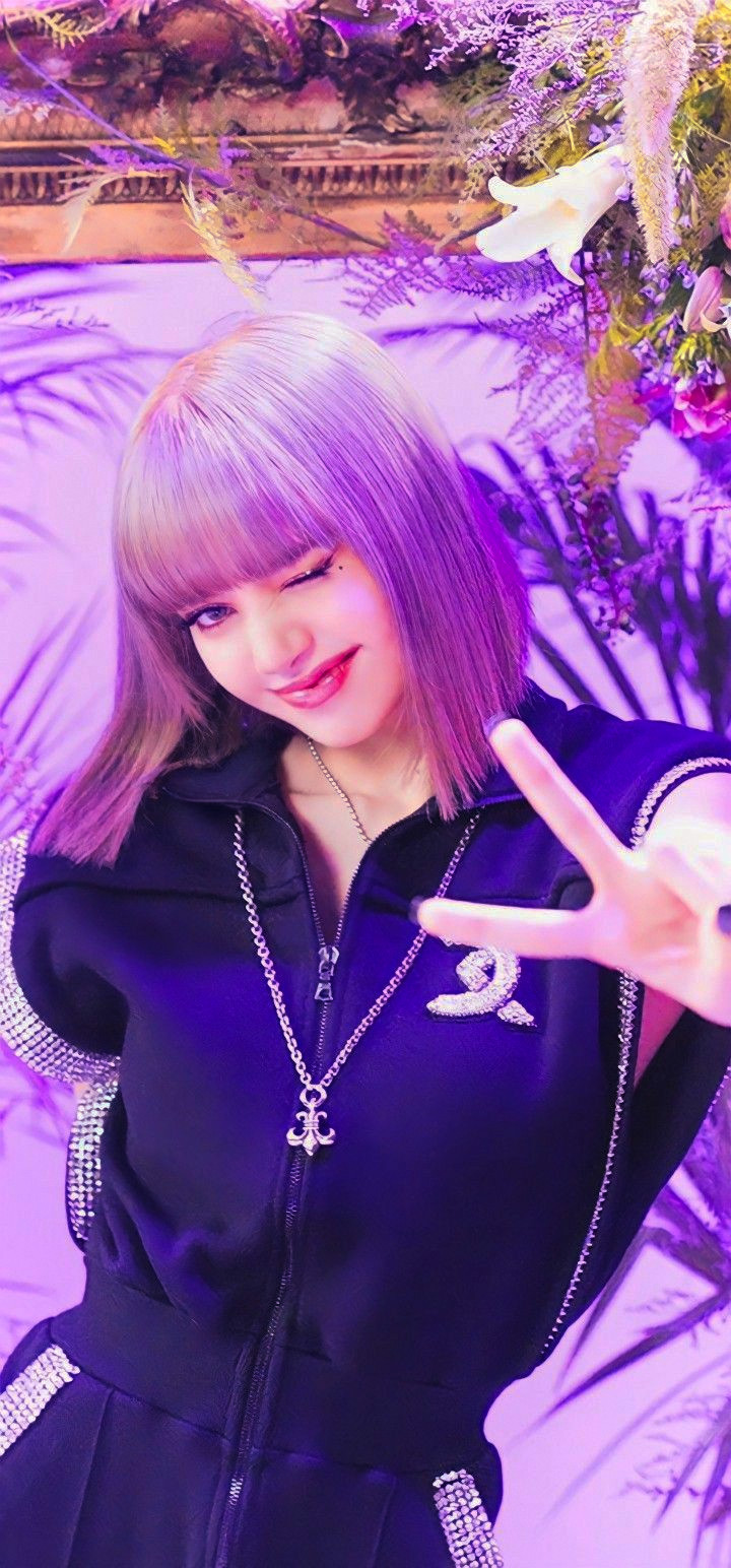 Lisa - BlackPink; Simple Wallpaper Edit