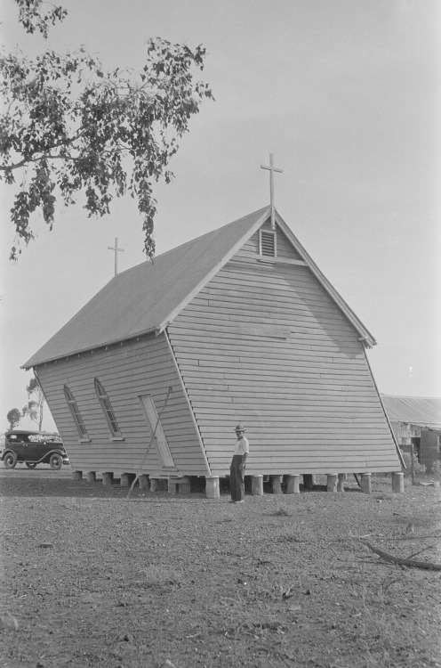 baddreamland: St George’s Anglican Church in Lightning Ridge post-cyclone, 1933.