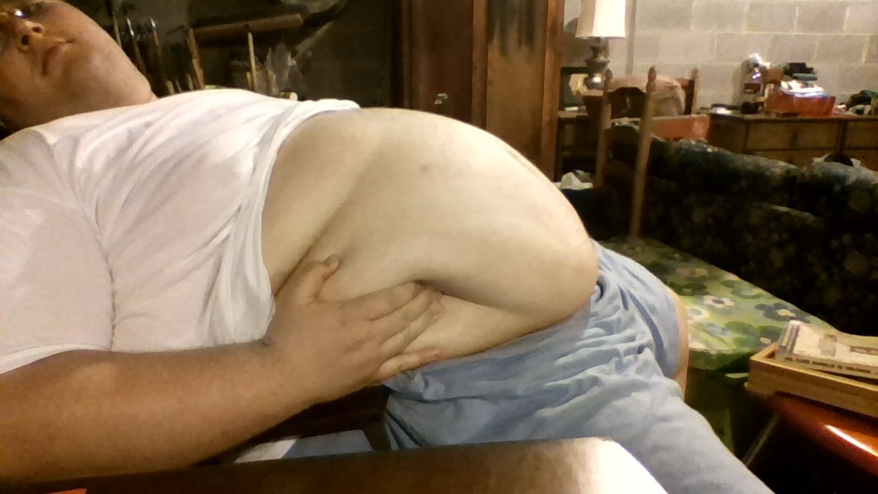 Had lunch at a buffet today (28 slices of pizza [V for VICTORY!], one bowl of pasta,