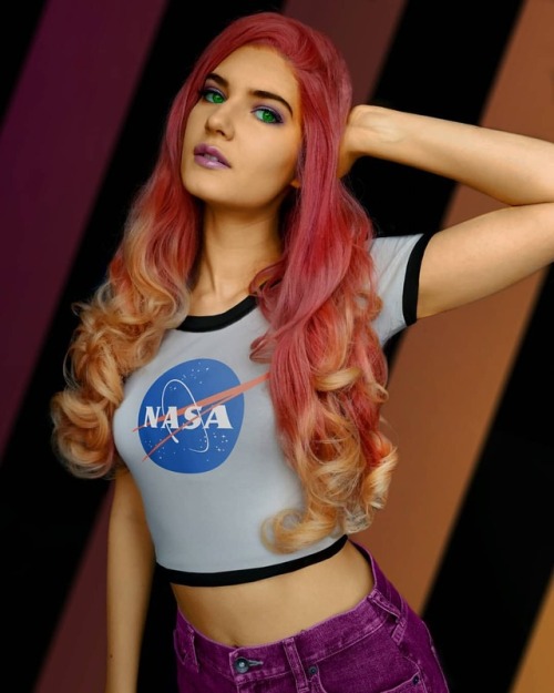“I am sorry to disappoint you, but I am stronger than I look.” Starfire costest, photo, 