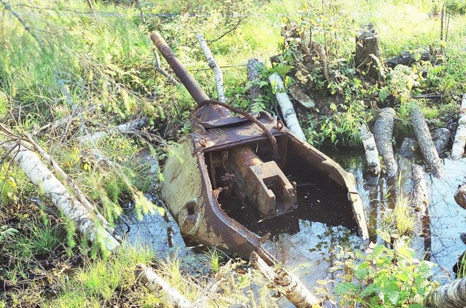 supermarketsecurity:  bmashina:  Echo of war  that looks like a t34-76 or at least