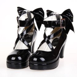 gothfashion:  Gothic Patent Heels With Bows.