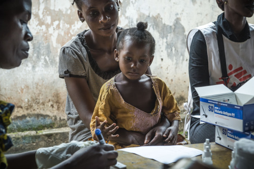 doctorswithoutborders:
“Photo by Yann Libessart/MSF
A mother and child wait for the results of a blood test for malaria in the PK5 district of Bangui. The time from testing to results is 15 minutes, and provides a positive or negative result by...