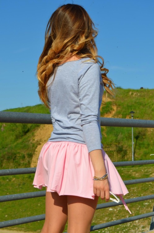 http://balaczka.blogspot.com/2014/05/grey-pink-dress.html