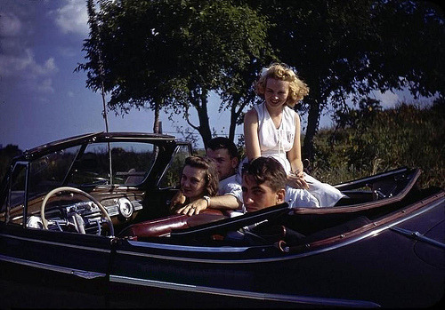 fuckyeahvintage-retro:  Young men &amp; women in convertible car, 1940s 