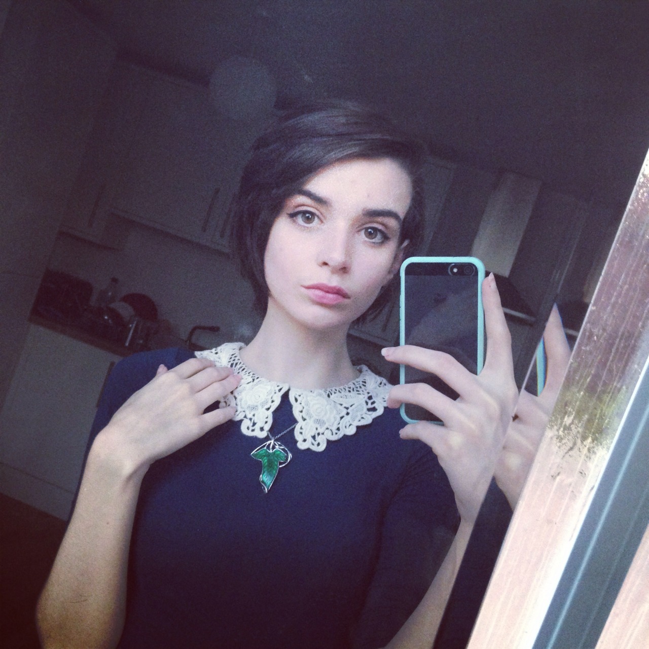 missellacronin:  Not sure about having my hair out instead of pinned/tied back. #growingoutapixiecutpain