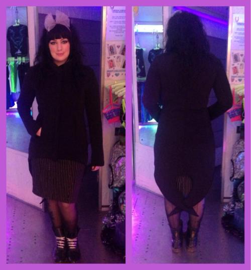 And now to keep warm! Here is Lisa Hart wearing the Pincer Coat, in it&rsquo;s wonderfully thick fab