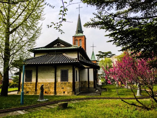 Anseong Gupo-dong Catholic Church was founded by French missionary priest Antonio Combert in 19