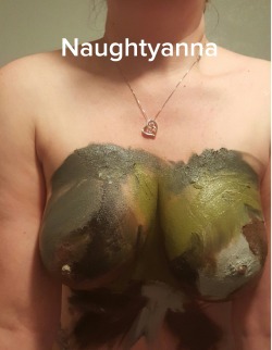 719naughtyanna:  Playing with camo paint