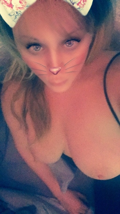 misogynistictendencies: dpdreamer44: Living on the edge…with the help of a snap chat filter @