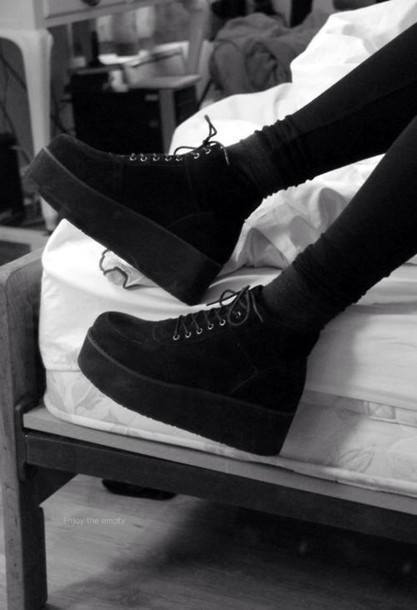 i-alternative-fashion:  Grunge fashion page | via Facebook on We Heart It. http://weheartit.com/entry/79650850/via/parnvarin 