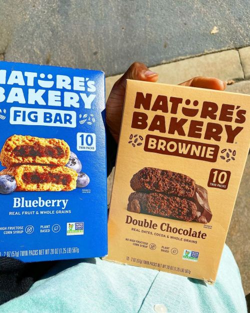 Blueberries &amp; Chocolate Get your hands on a box of @naturesbakery Blueberry Fig Bars and Double 