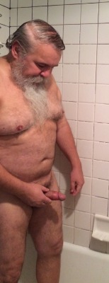 incest78:  bear-tum:  40   He looks a bit like my father.