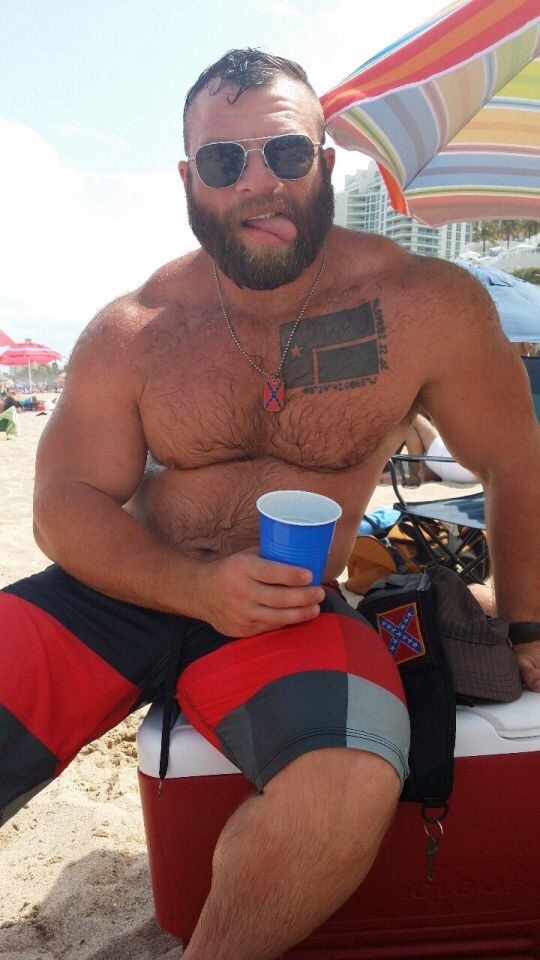 topshelfmen:  Big hairy beach bear