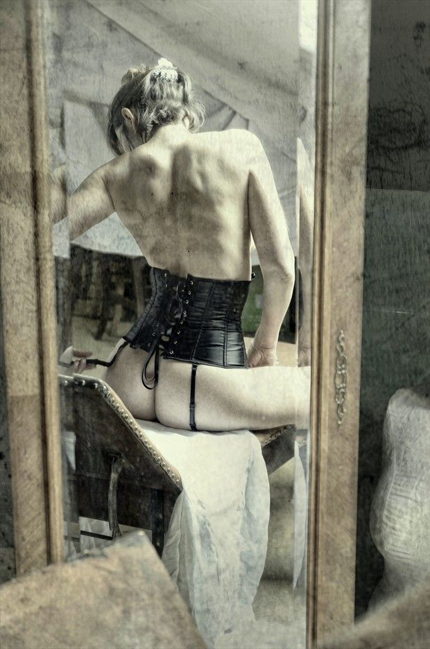 sassyconnoisseurchopshop:  laurent callot. les chaises. via https://www.pinterest.com/pin/154459462192498282/