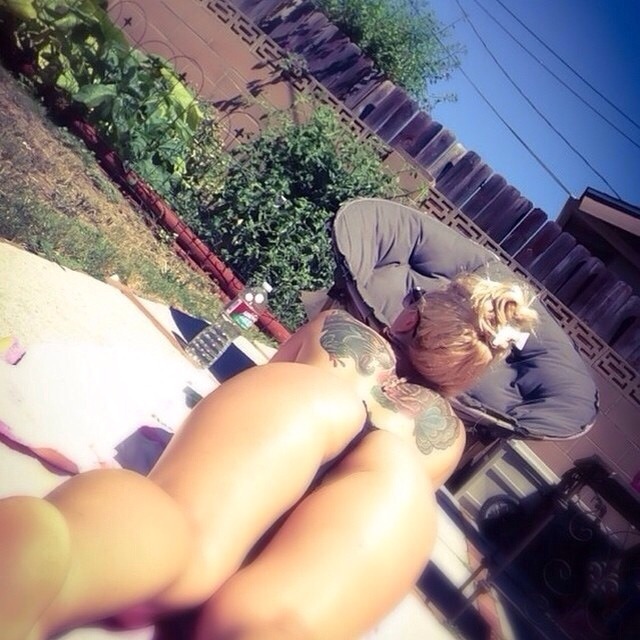 pblive-evey-snow:  Nothin BUTT sunshine ☀️