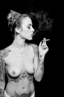 the-town-bicycle:  walnutwax:ALYSHA NETT BY WALNUTWAX    Ƭß❥    Princess!