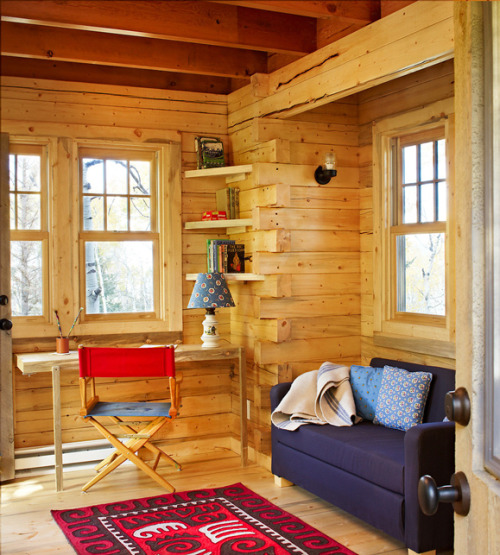 treehauslove:  Colorado Treehouse. A beautiful treehouse built on a 90-foot spruce. It has a heating; therefore, the house is perfectly comfortable in wintertime, and when the weather is warm the owners can have a picnic on the rooftop deck. Located in