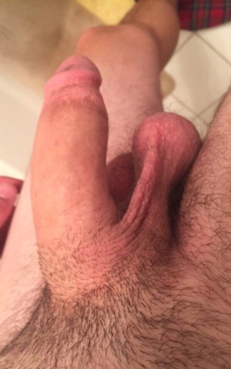 bumble-baits:  College bro with an 8 inch cock. He loves showing off his big dick.