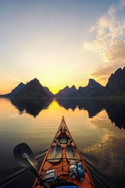 wavemotions:  Midnightsun near Reine by Tomasz