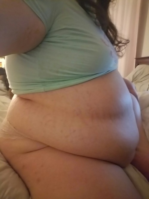 hungryvixieb: Post stuffing belly, so big that my shirt wont stay down!!