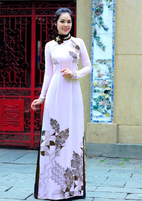 Vietnamese ao dai by Thai Tuan