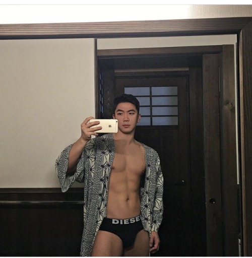 gaykoreanlove:  ㅁㅊ 몸봐