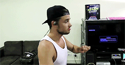 stilinski:  On the road with One Direction - Liam 